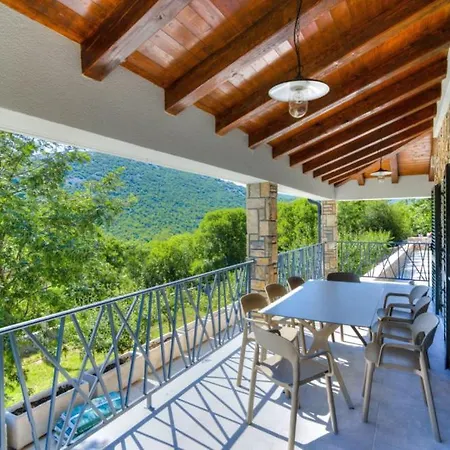 Beautiful Casa In Novi Vinodolski וילה