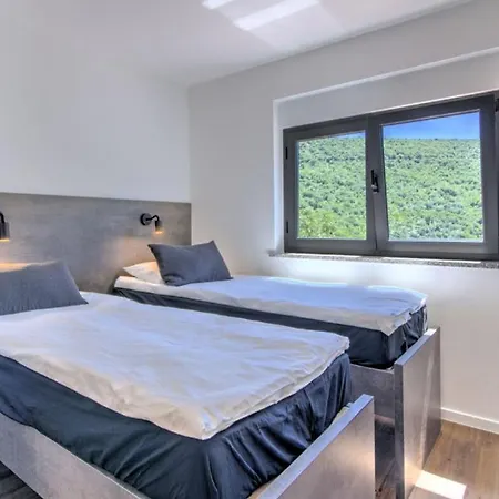 Beautiful Casa In Novi Vinodolski וילה