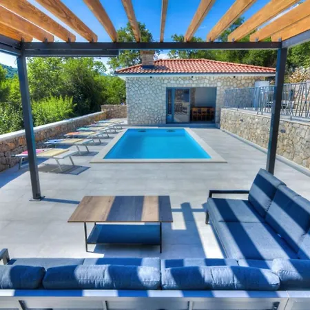 Beautiful Casa In Novi Vinodolski 别墅