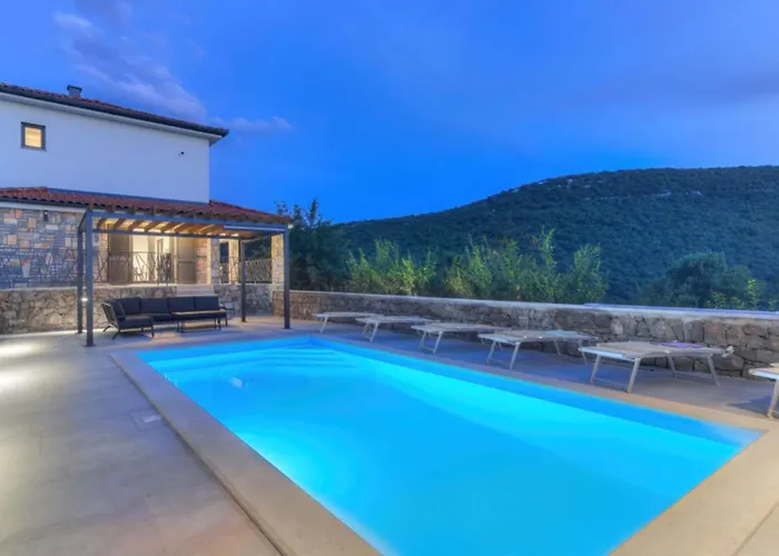 Beautiful Casa In Novi Vinodolski